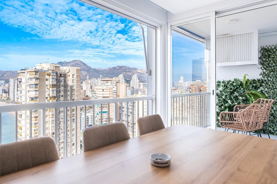 Day, Natural landscape, View (from property/room), Balcony/Terrace, Living room, Dining area, City view, Mountain view, Sea view