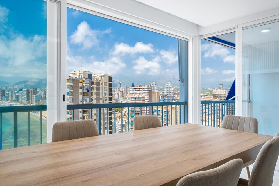 Natural landscape, View (from property/room), Balcony/Terrace, Living room, Dining area, City view, Sea view
