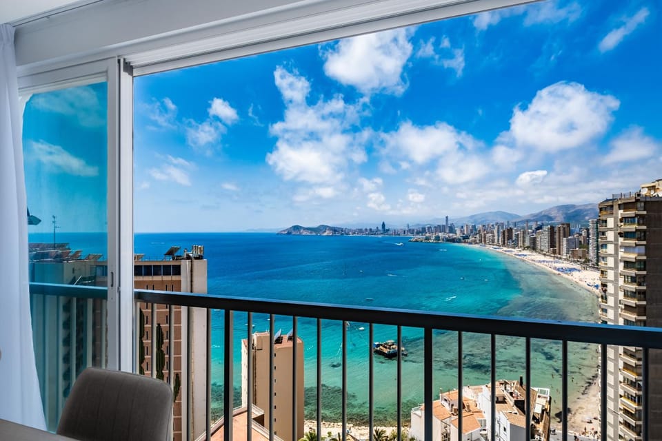 Nearby landmark, Day, Natural landscape, View (from property/room), Balcony/Terrace, Beach, City view, Mountain view, Sea view