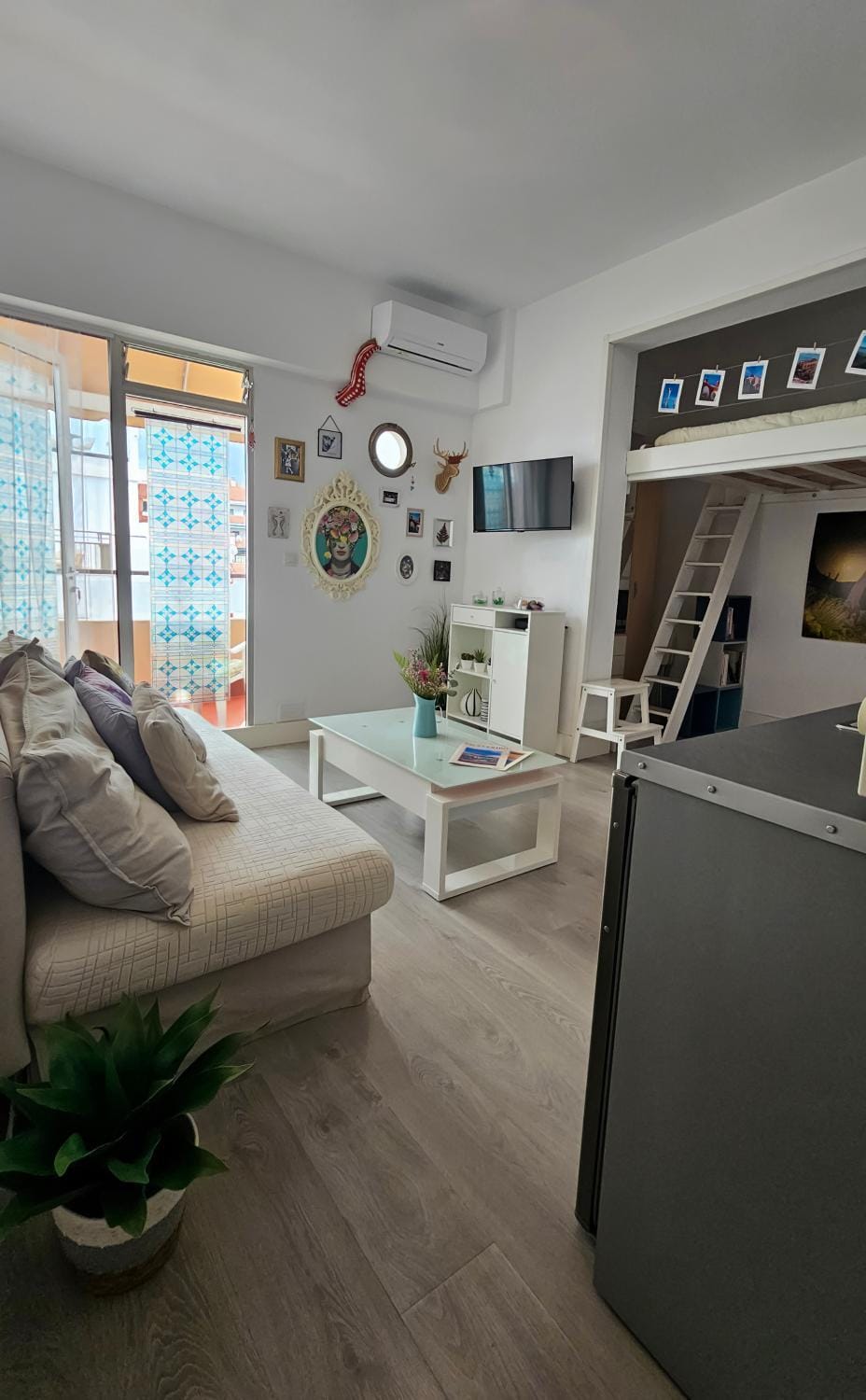 TV and multimedia, Living room, air conditioner