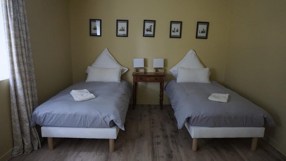 Bed, Photo of the whole room, Bedroom, Garden view, heating, towels