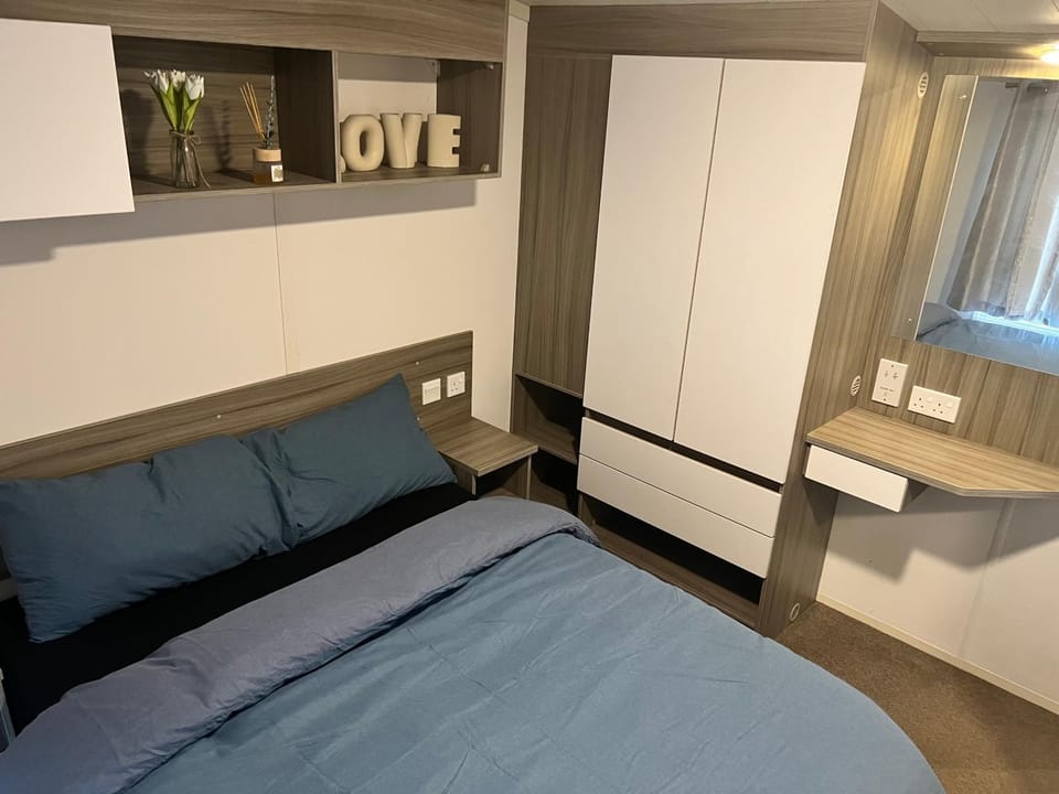 Bedroom, wardrobe