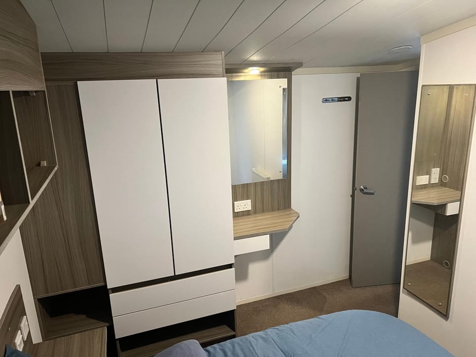 Bedroom, wardrobe
