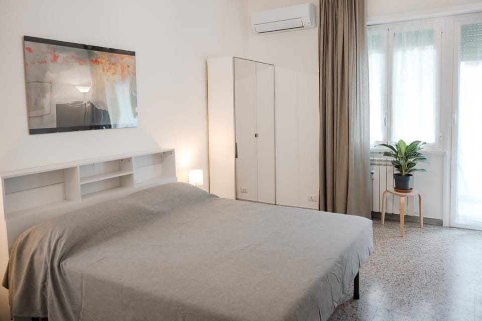 Bed, Bathroom, TV and multimedia, Balcony/Terrace, Photo of the whole room, Seating area, Bedroom, Inner courtyard view, heating, internet, wardrobe, air conditioner