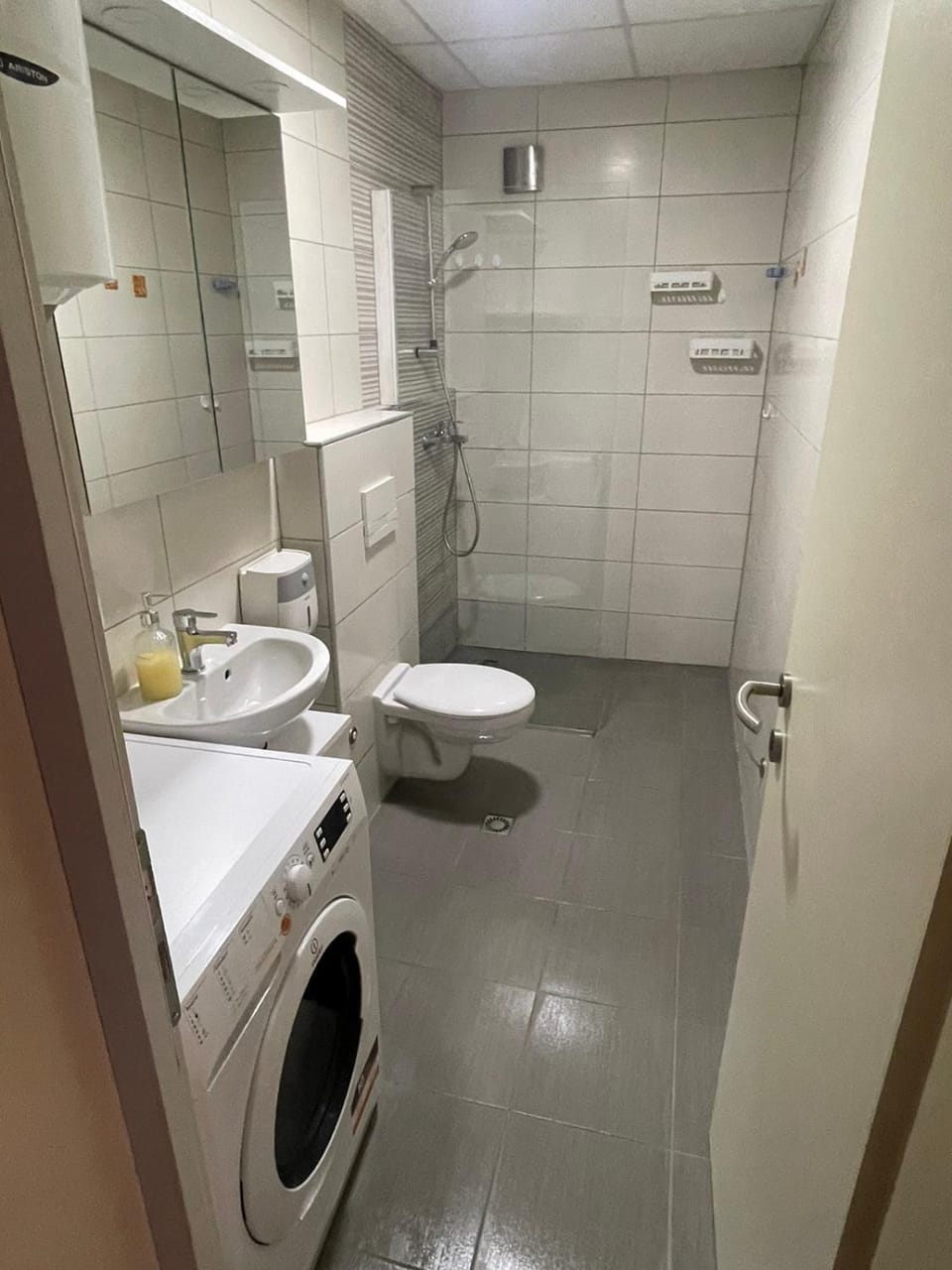 Shower, Toilet, Bathroom, washing machine, dryer