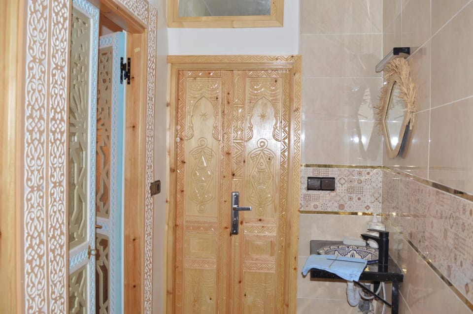 Shower, Bathroom, Kitchen or kitchenette
