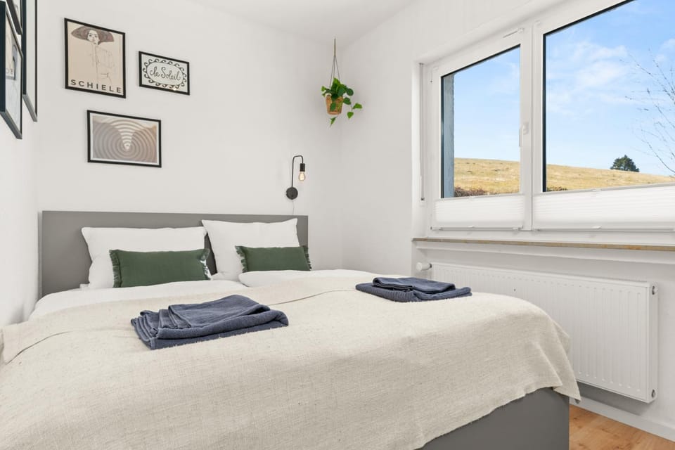 Bed, View (from property/room), cot