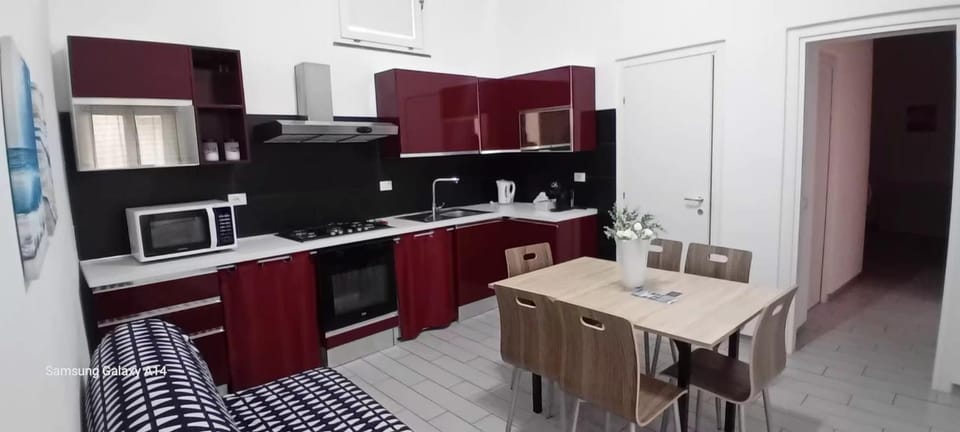 Kitchen or kitchenette, Dining area, oven, stove