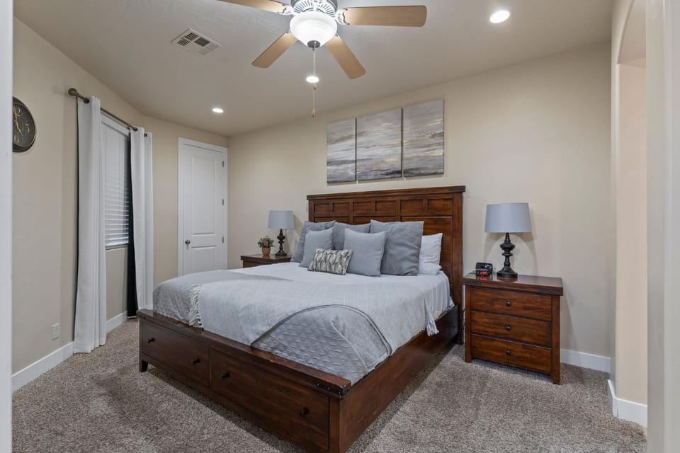 Dixie Red Rock Retreat l Spacious & Stylish Getaway Apartment in Washington