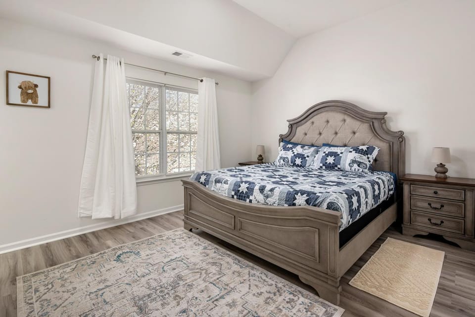 Bed, View (from property/room), Bedroom, Garden view