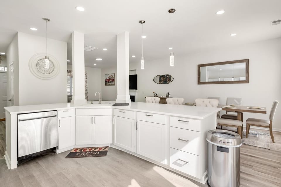 Kitchen or kitchenette, Seating area, Dining area, dishwasher