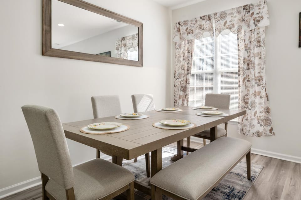 Seating area, Dining area