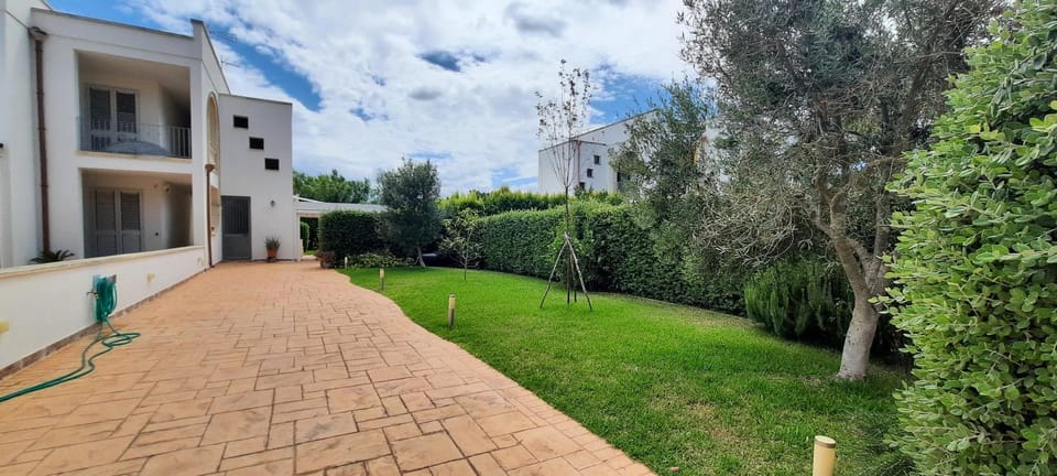 Property building, Day, Garden, Garden view