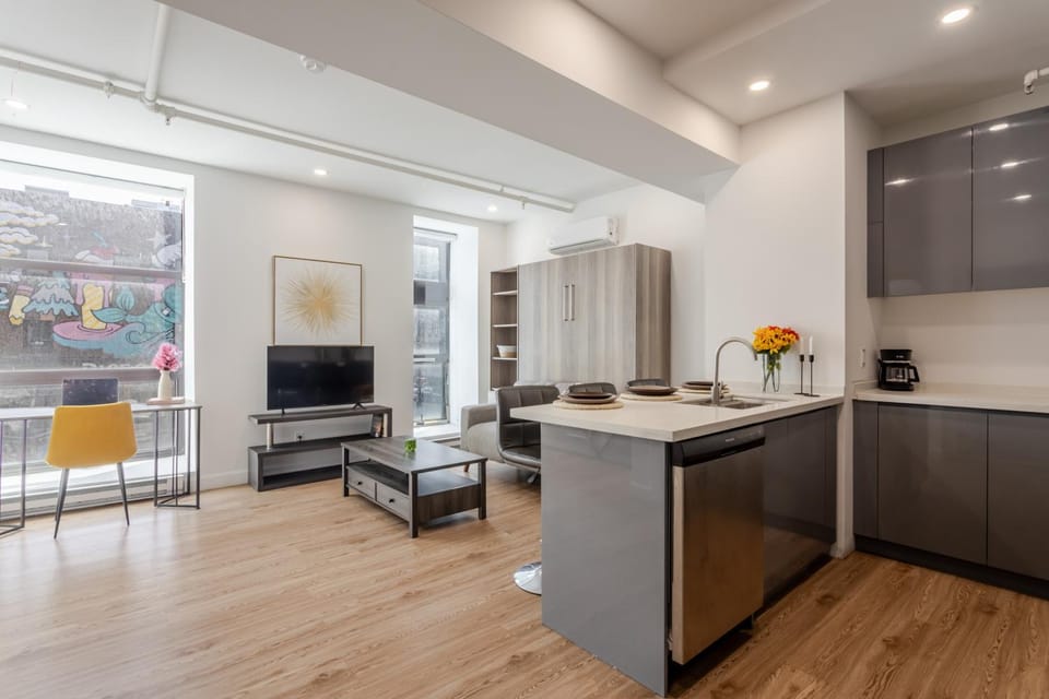 TV and multimedia, Kitchen or kitchenette, Living room, Seating area, Evening entertainment