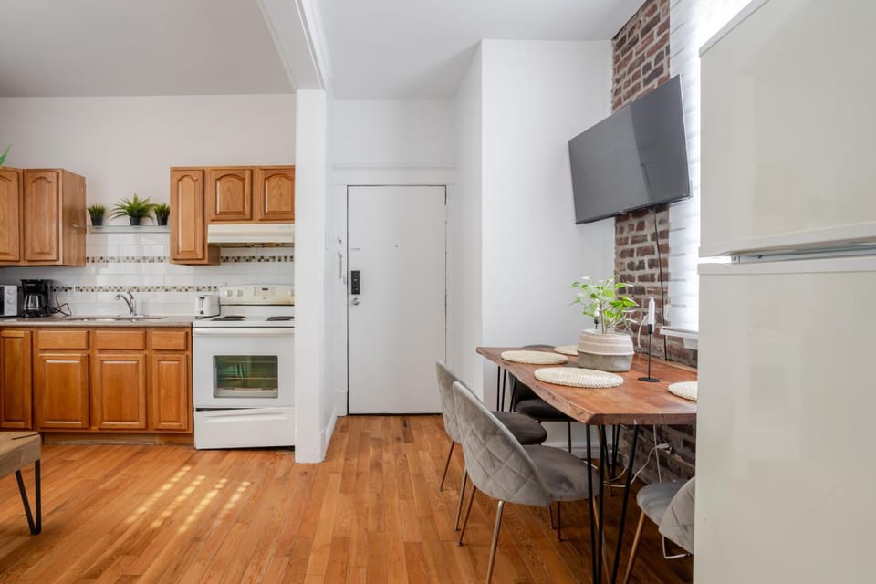 TV and multimedia, Kitchen or kitchenette, Dining area, dishwasher, oven, pet friendly, stove