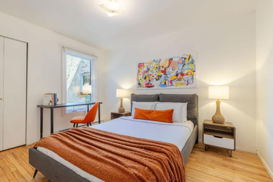 Cozy 2BR in Plateau – Downtown Comfort Apartment in Laval