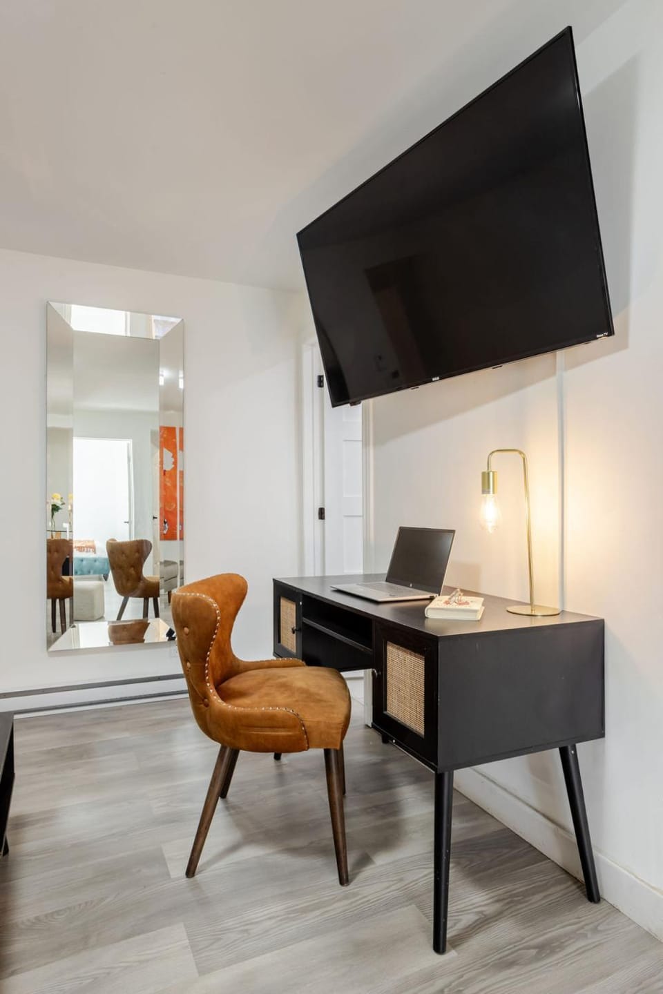 Stylish 3BR in Montreal Apartment in Laval