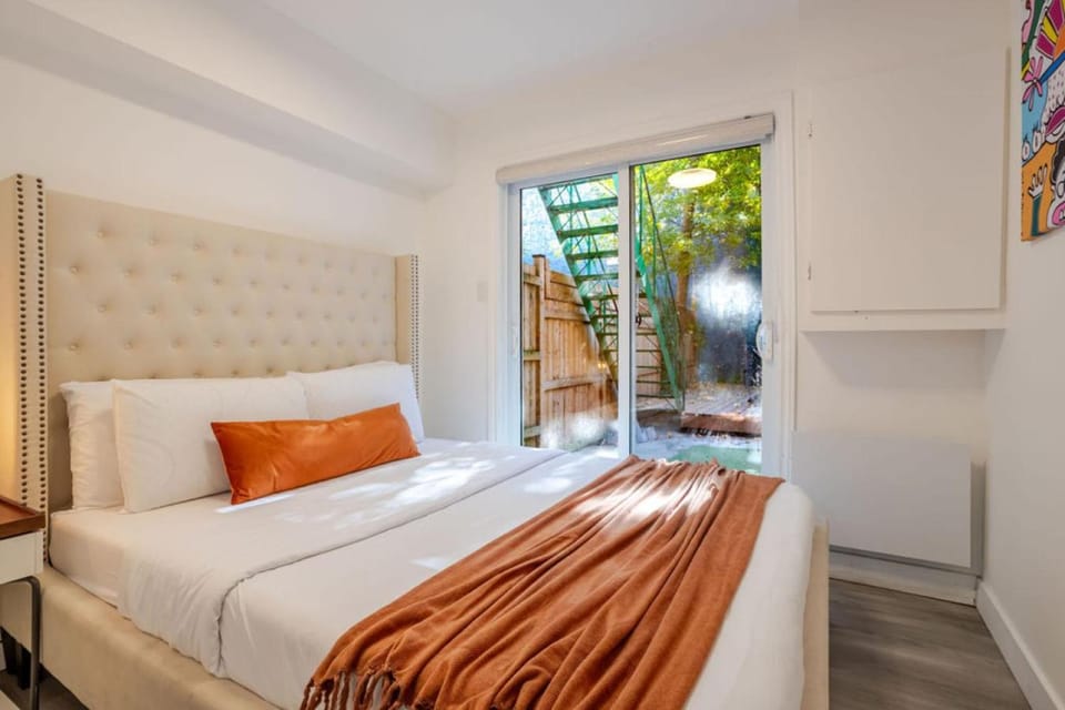 Stylish 3BR in Montreal Apartment in Laval