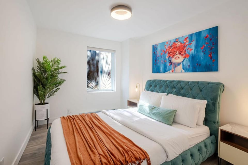 Stylish 3BR in Montreal Apartment in Laval