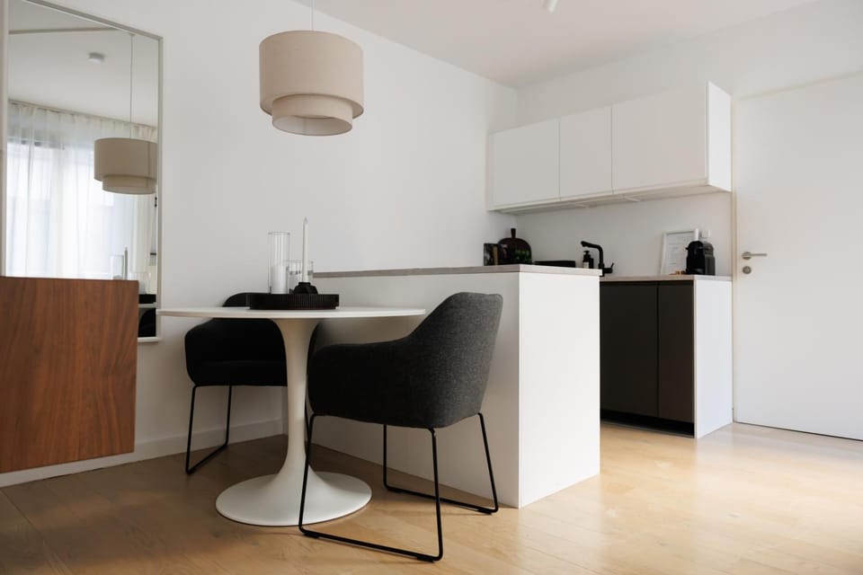 Kitchen or kitchenette, Living room, Seating area, Dining area