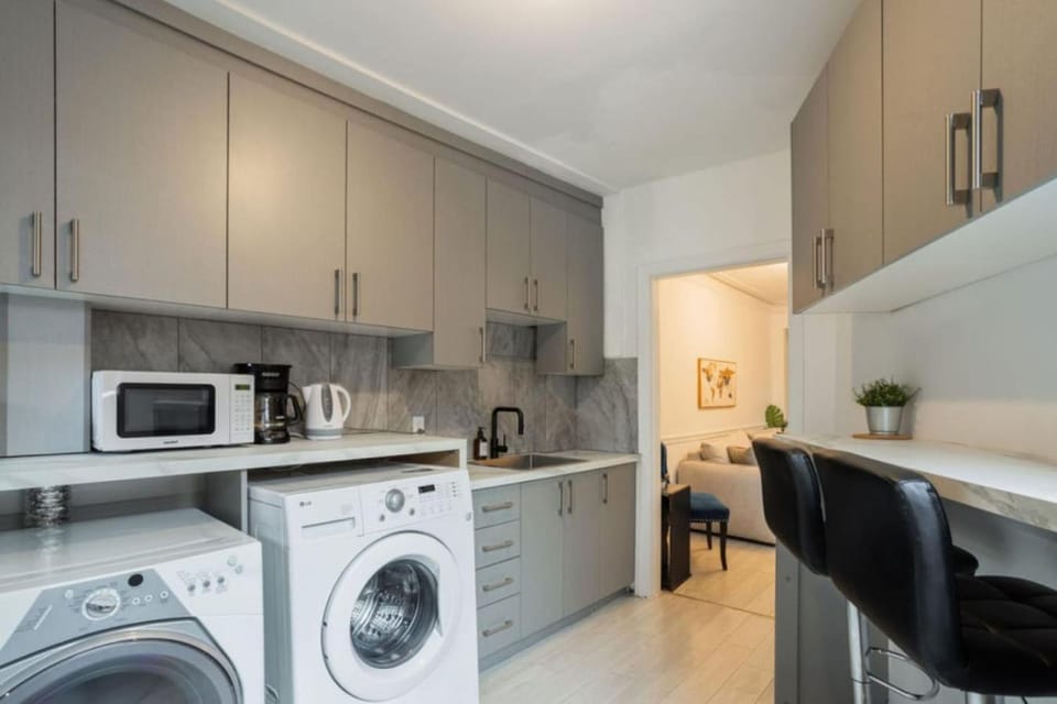 Coffee/tea facilities, Kitchen or kitchenette, dishwasher, minibar, oven, pet friendly, stove, toaster, washing machine, dryer