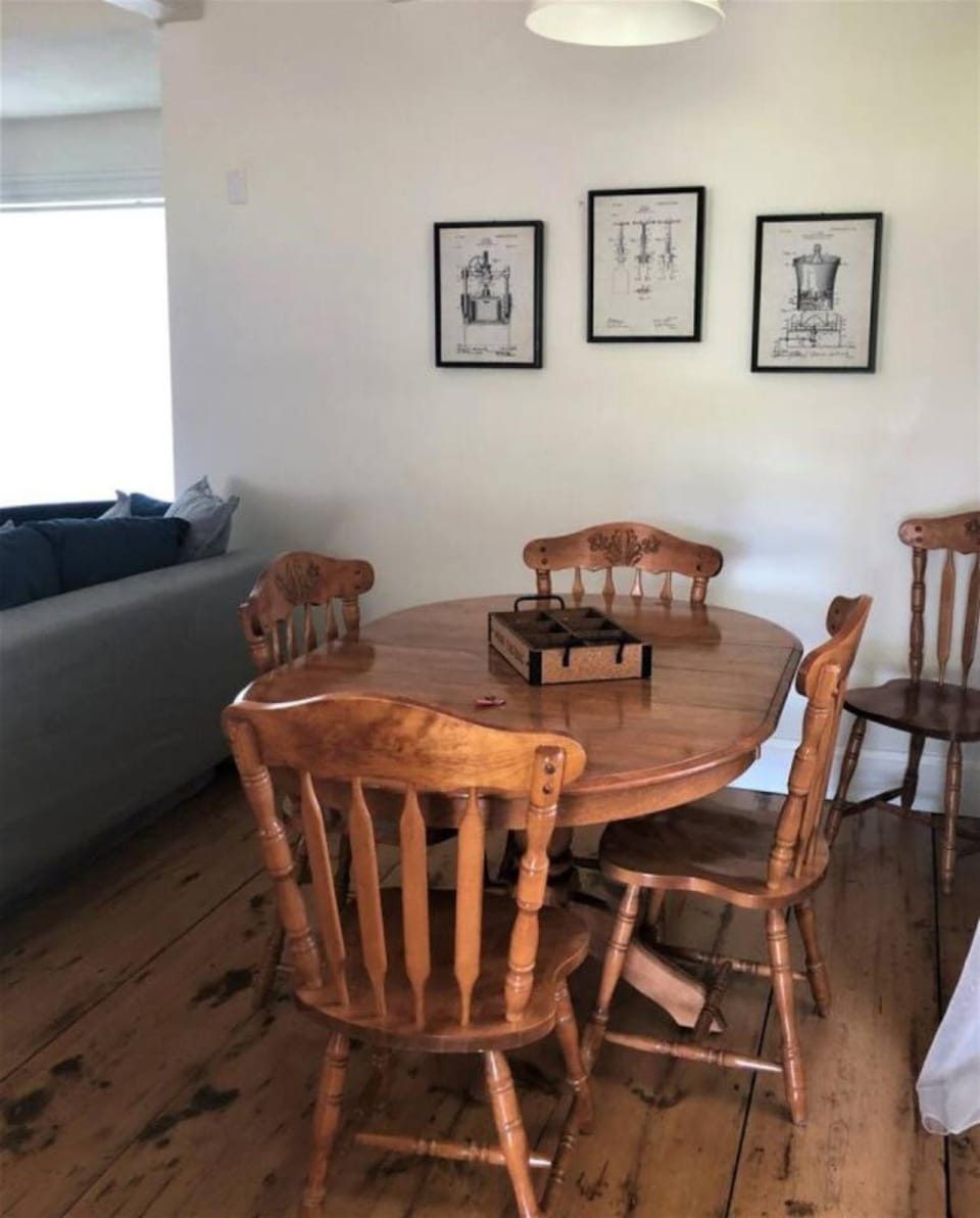 Seating area, Dining area