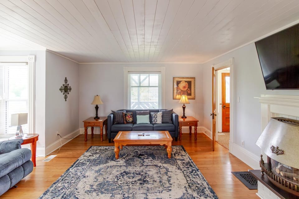 Westlake Cottages - Highway House House in New York