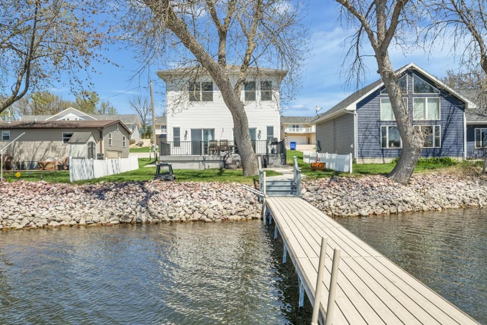 Rockn Reel on East Lake Okoboji House in Spirit Lake