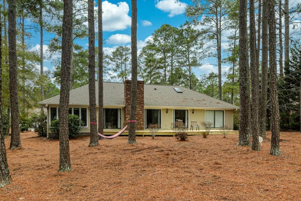 Pinehurst No. 6 Golf Front Getaway House in Pinehurst