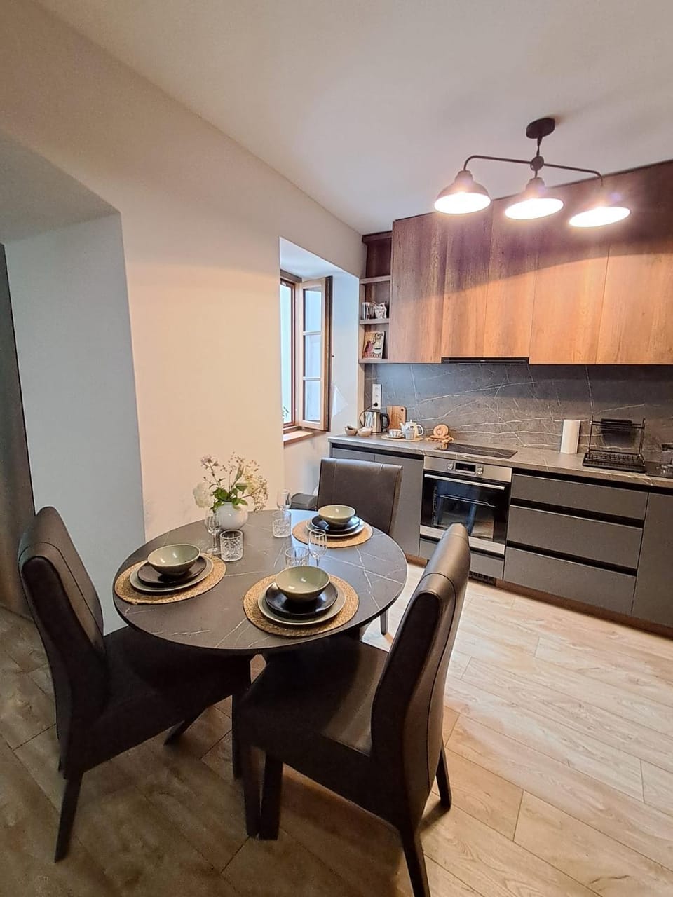 Kitchen or kitchenette, Dining area, Meals, stove