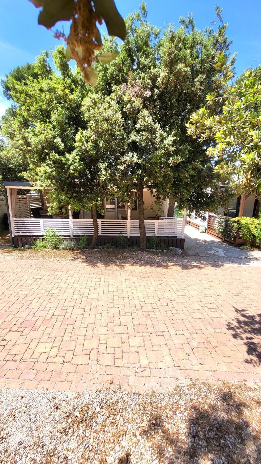 Facade/entrance, Garden, Parking