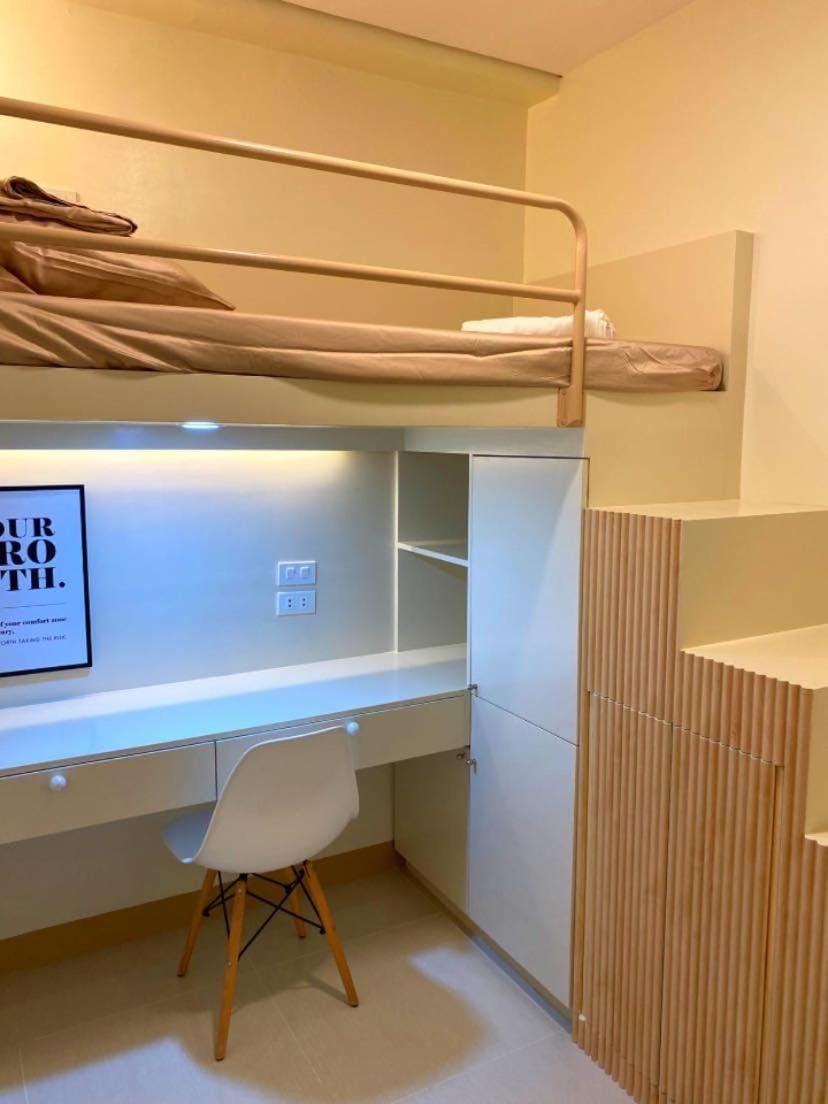 Bedroom, bunk bed