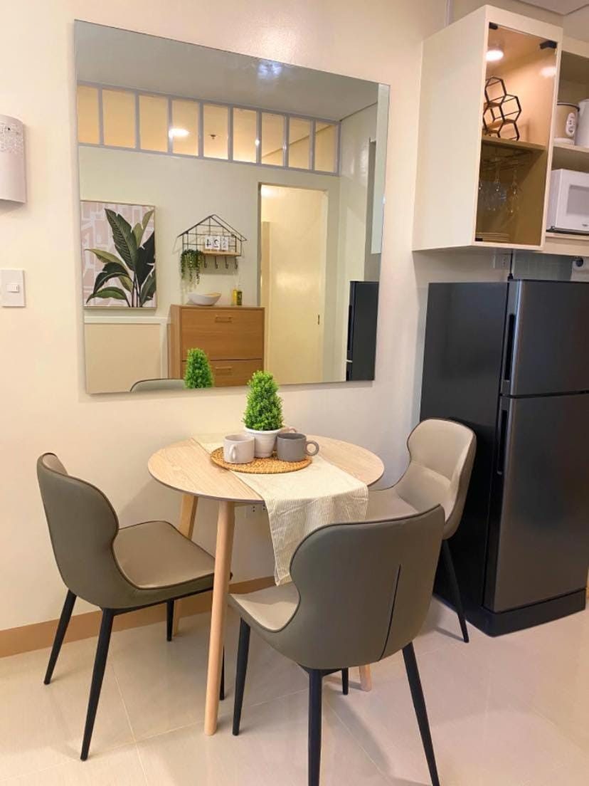 Kitchen or kitchenette, Seating area, Dining area, oven