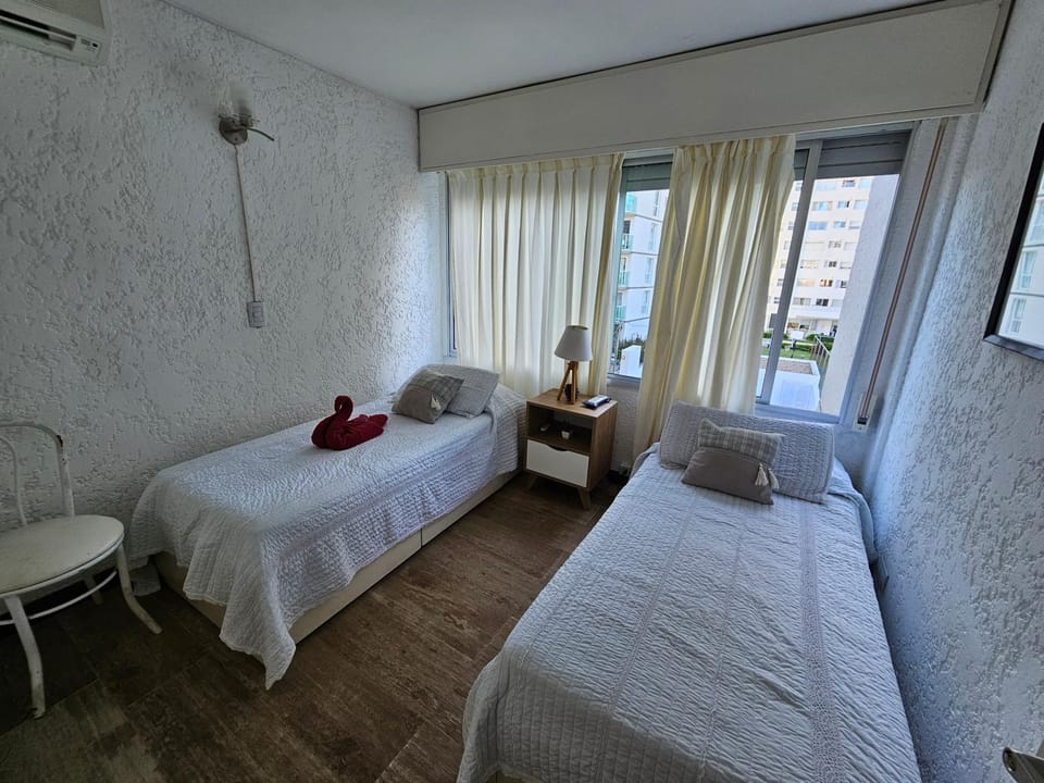 Bed, Photo of the whole room, Bedroom, air conditioner