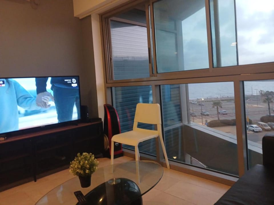 Okeanos bamarina suite Hotel in Herzliya
