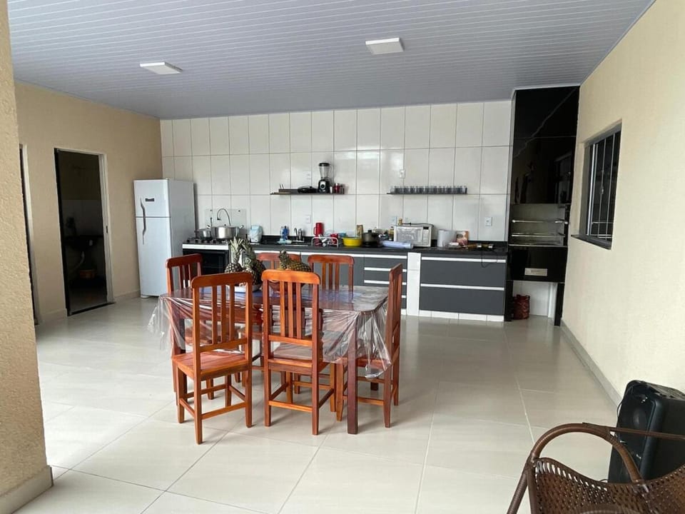 Casa com Piscina Aquecida, Churrasqueira e Wi-Fi - Perto do Centro House in State of Goiás