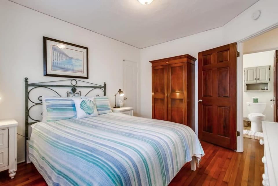 Spring break 2 blocks to beach pier Newport Ave House in Ocean Beach