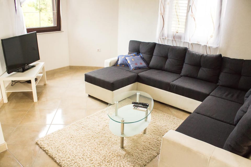 Day, Living room