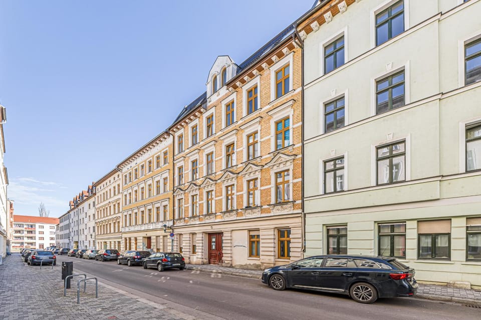 Property building, Street view