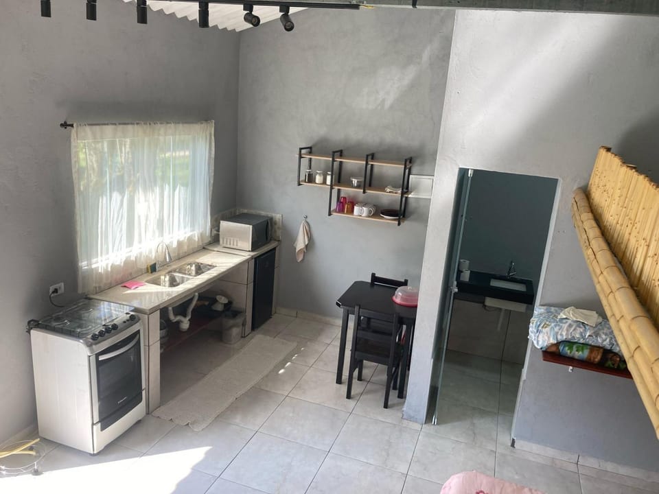 Kitchen or kitchenette, Dining area, minibar, oven, pet friendly, stove