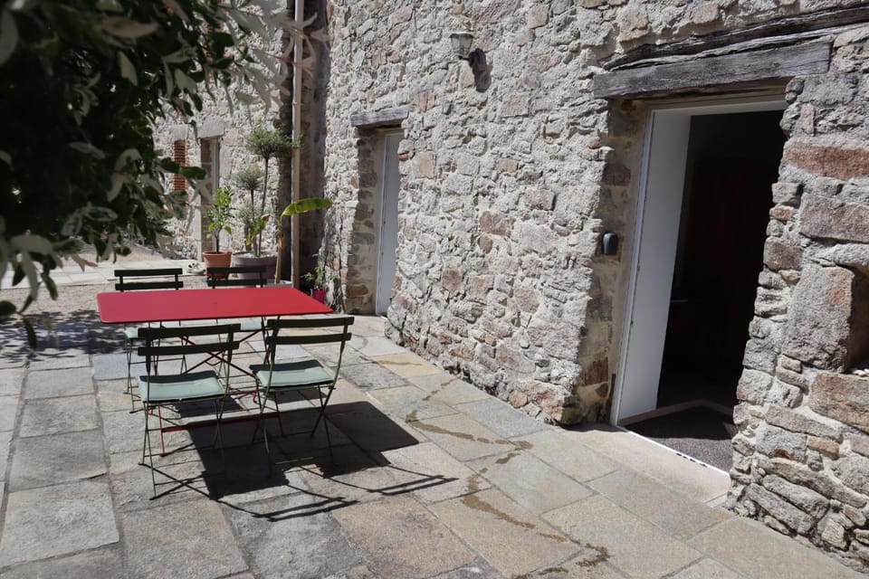 Chambre, entrée indépendante, SDB privée Vacation rental in Pays de la Loire