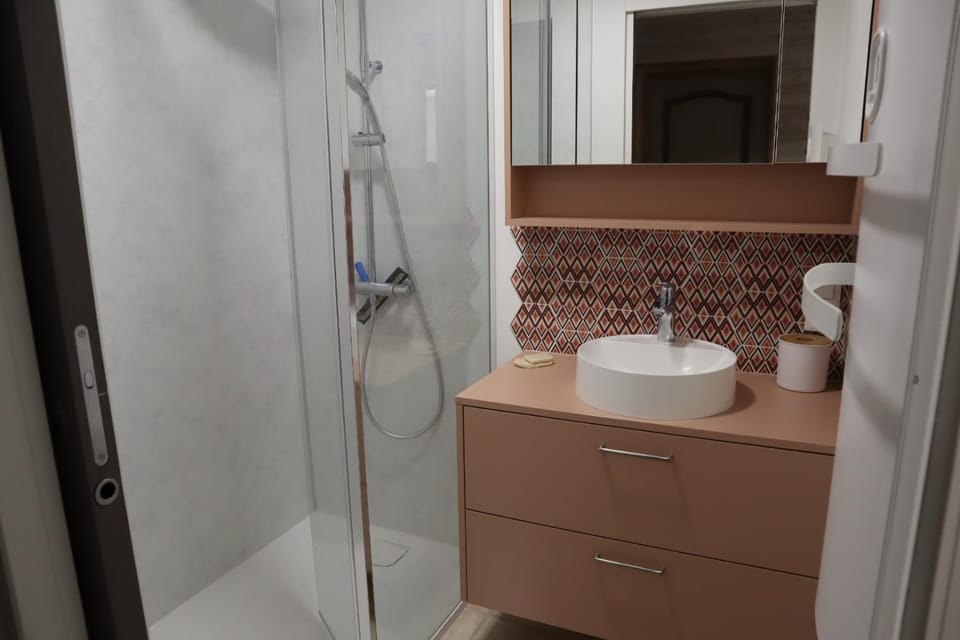 Chambre, entrée indépendante, SDB privée Vacation rental in Pays de la Loire