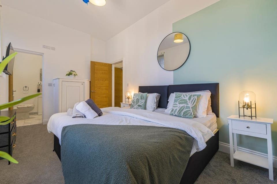 Coastal Residence - Central - 2 Beds - Contractors Apartment in Eastbourne