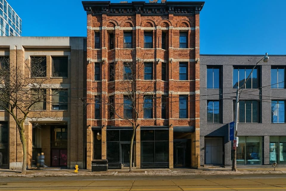 Facade/entrance
