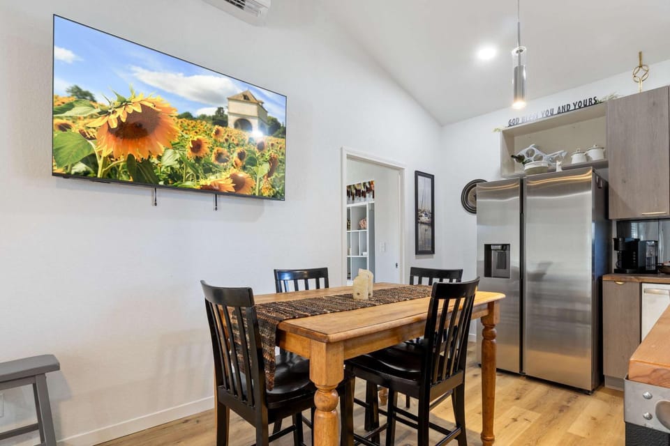 Hackberry Hideaway - Osage Beach Apartment in Ozark Mountains