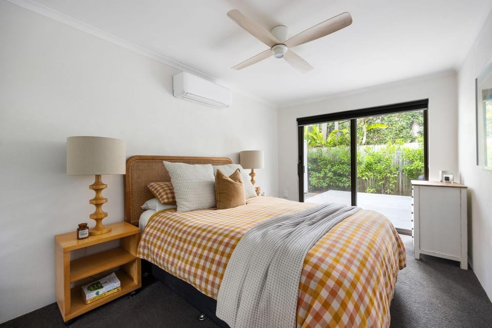Bedroom, air conditioner