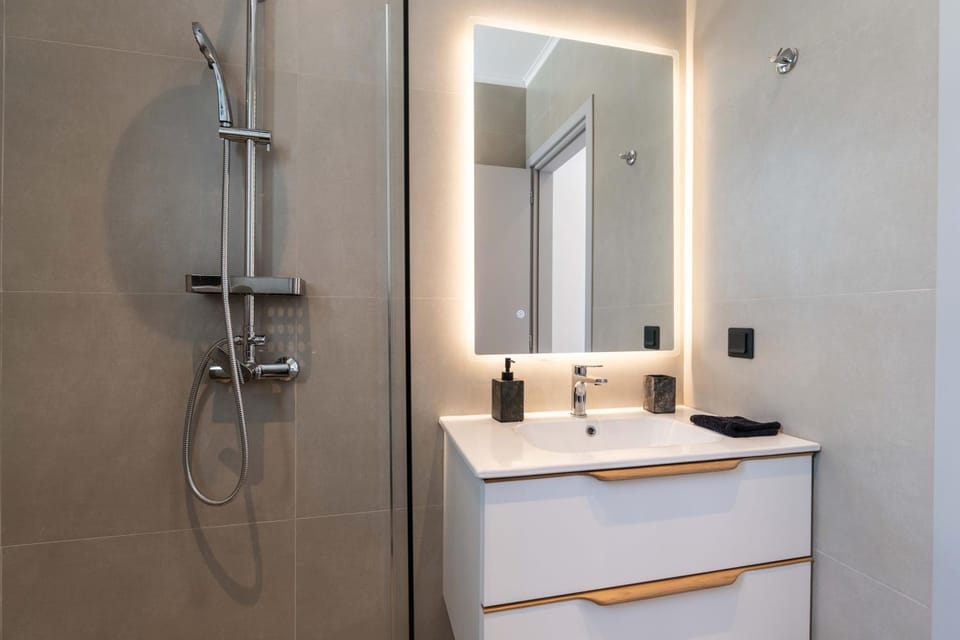 Shower, Bathroom