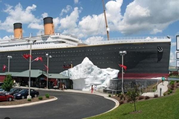 The Cove 4-5 By SDC, Big Deck, Pool, Hot Tub, By Lake Apartment in Indian Point