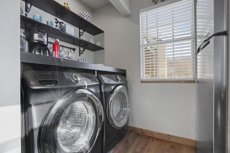 The Cove 4-5 By SDC, Big Deck, Pool, Hot Tub, By Lake Apartment in Indian Point