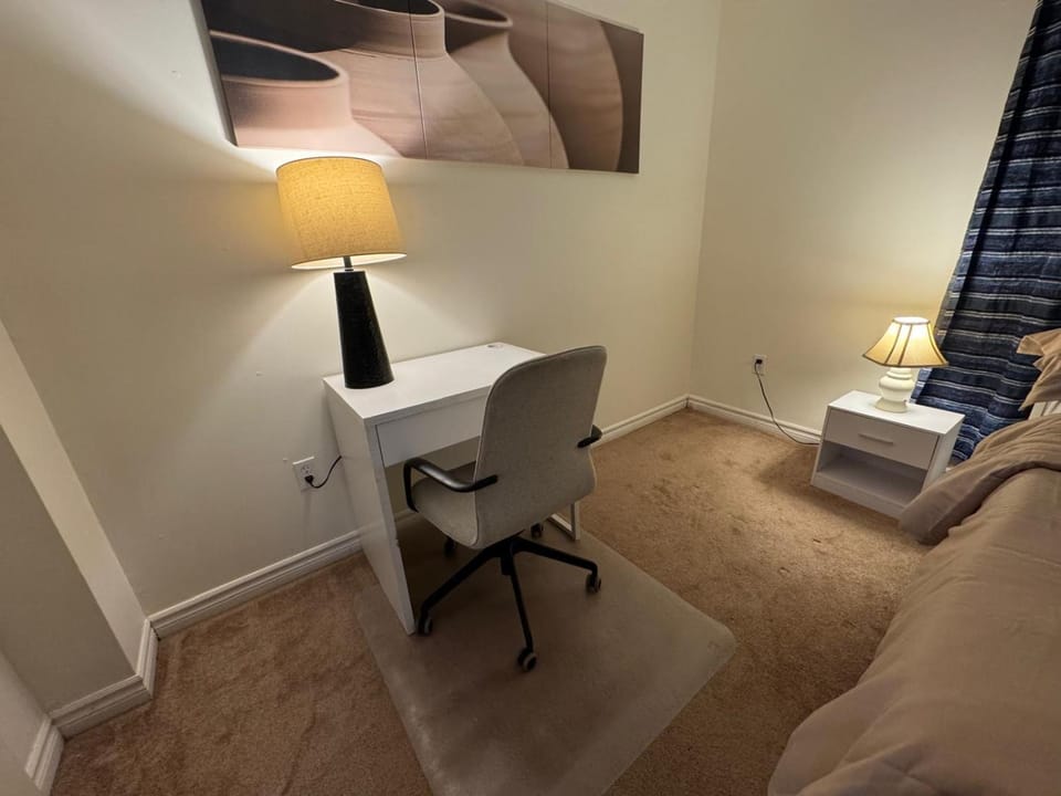 Lakeview Retreat Apartment in Oshawa